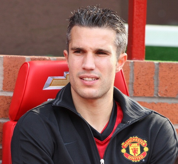 Mặc dù Van Persie đủ thể lực để ra sân trong trận đấu này nhưng Sir Alex vẫn thận trọng cất tiền đạo người Hà Lan trên băng ghế dự bị...